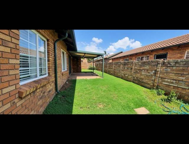 2 BEDROOM TOWNHOUSE FOR SALE IN HIGHVELD